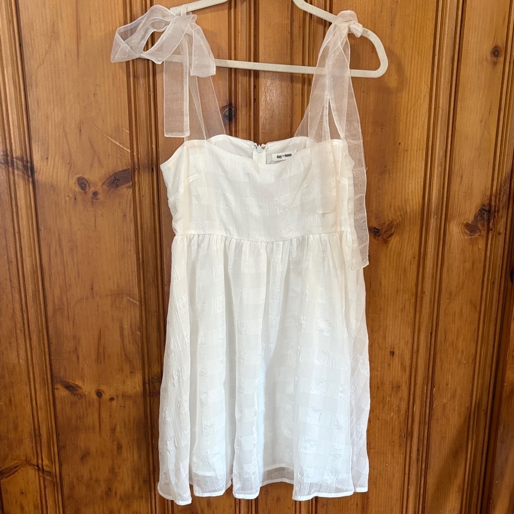 NWT! Day + Moon Elegant White Mini Dress with Sheer Bow Straps - Size Large - Picture 1 of 9